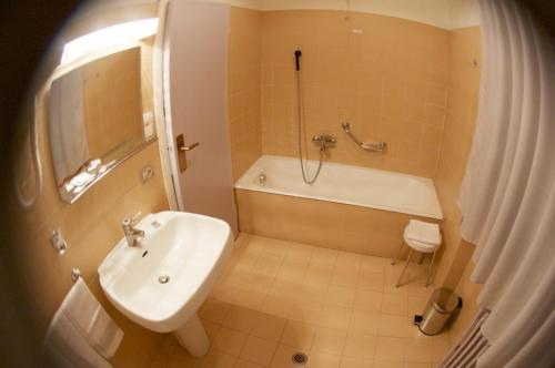 Hotel Milano Пистойя Экстерьер фото