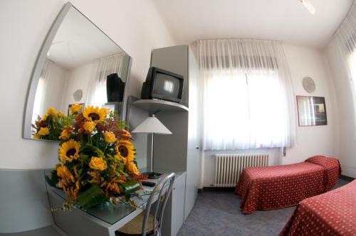 Hotel Milano Пистойя Экстерьер фото