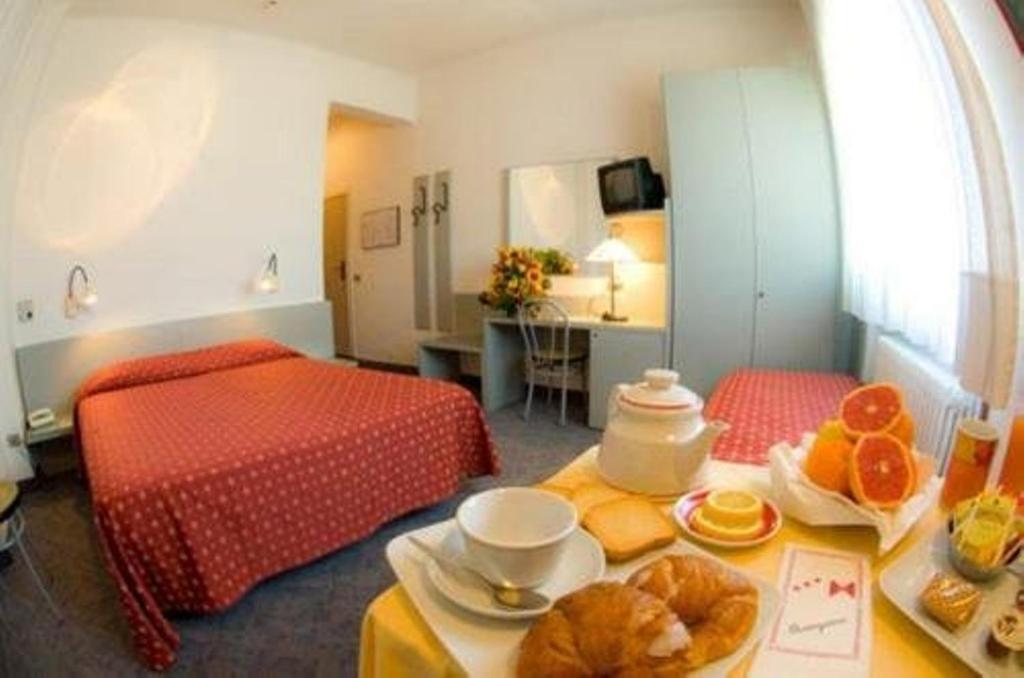 Hotel Milano Пистойя Номер фото